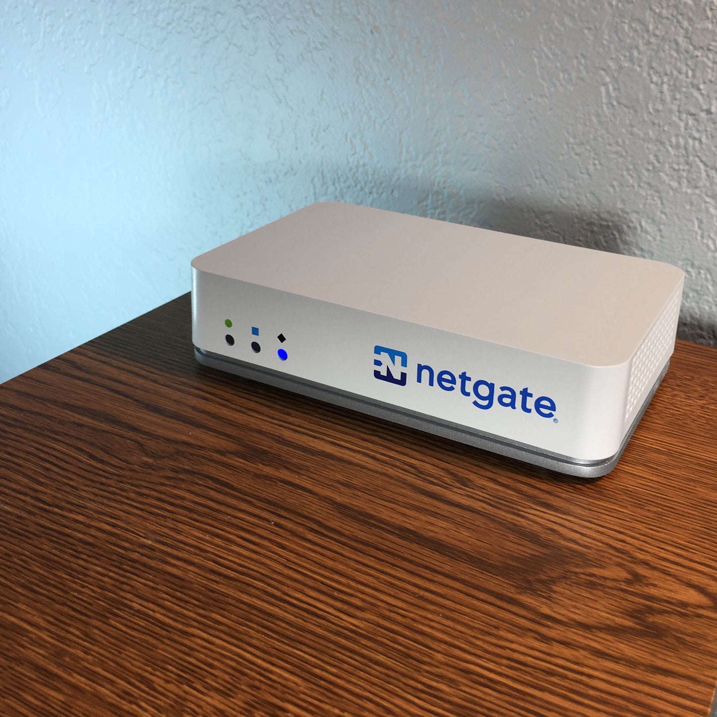 Netgate 2100 MAX - PfSense+ Security Gateway - Firewall VPN Router - CPU Dual Core ARM Cortex-A53 - Ram 4Gb DDR4 - Storage 128Gb M.2 SATA SSD - Flexible 5-port combination - EU Power Adapter - NGFW